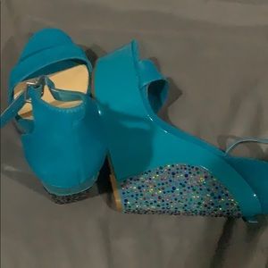 Gianni Bini heal like new